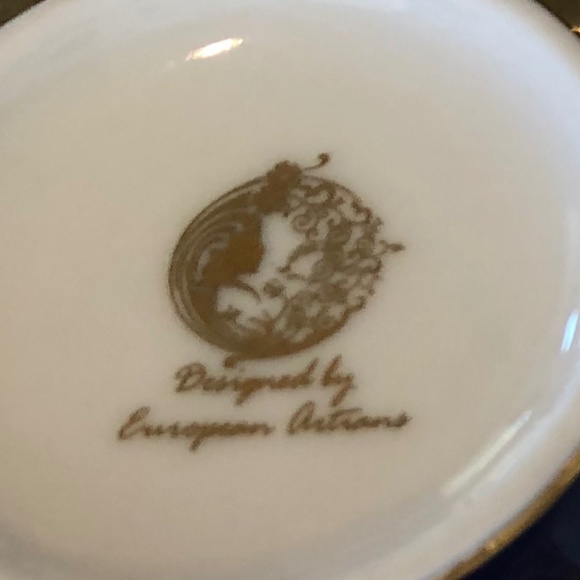 Two Versace Cups and Sauce with wings - Picture 11 of 11